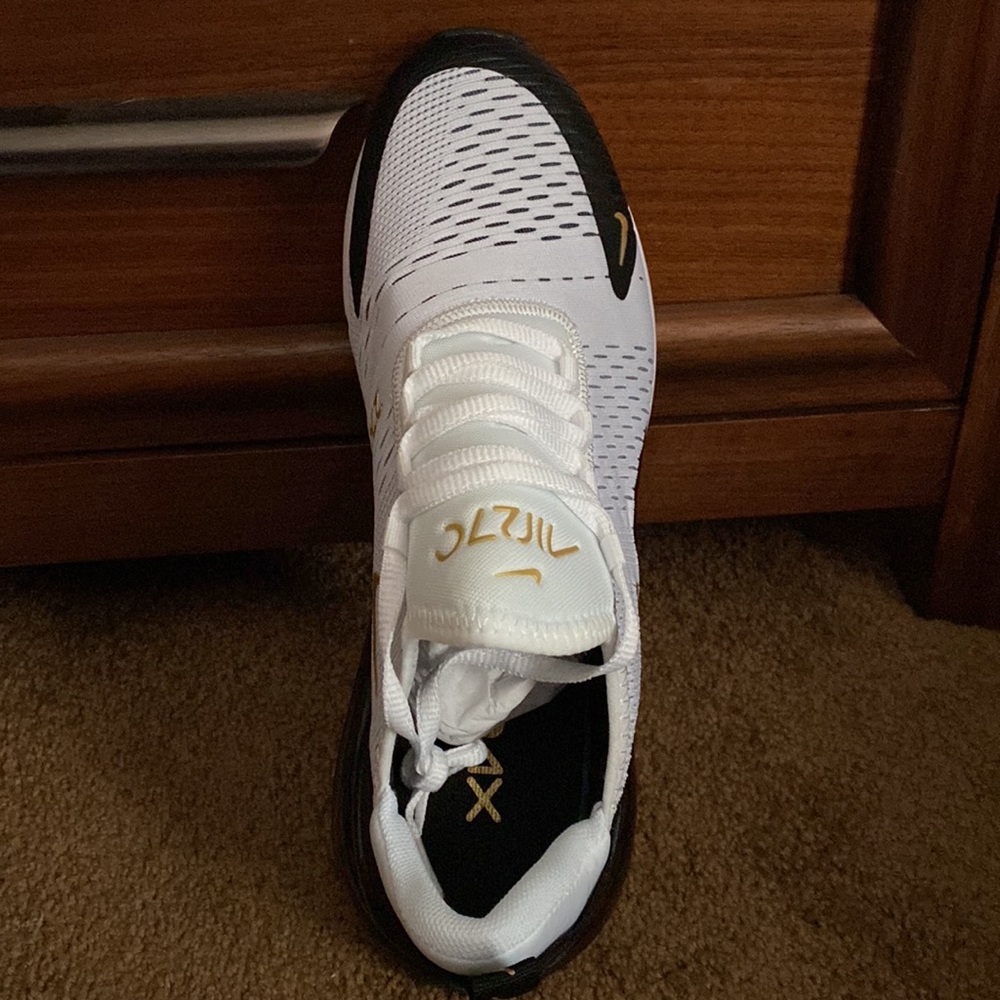 Nike Air Max 270 men’s size 9. Brand new, never worn.
